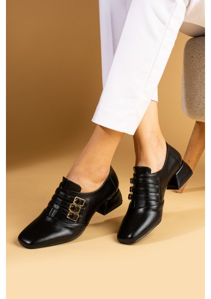 Küt Burunlu 3 Tokalı Topuklu Kadın Ayakkabı 53-400-24CILT