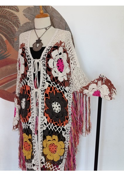 Hippybutik Designer Püsküllü Beyaz Dantel Çok Renkli Otantik Hırka