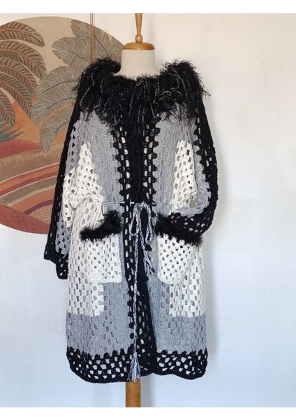 Hippybutik El Örgüsü Mandala Siyah Beyaz Gri Tasarım Uzun Ince Astarlı Hırka Ceket