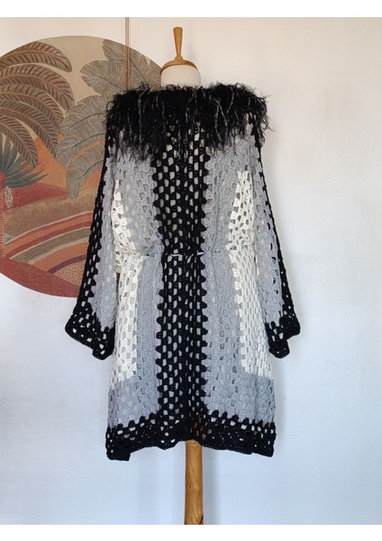 Hippybutik El Örgüsü Mandala Siyah Beyaz Gri Tasarım Uzun Ince Astarlı Hırka Ceket