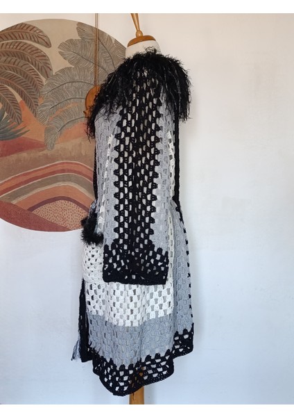 Hippybutik El Örgüsü Mandala Siyah Beyaz Gri Tasarım Uzun Ince Astarlı Hırka Ceket