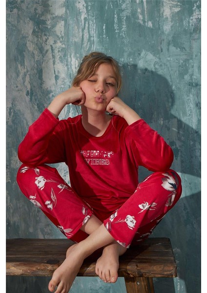 Pijama Evi Kırmızı Vibes Desenli Exclusive Kadife Kız Çocuk Pijama Takımı 