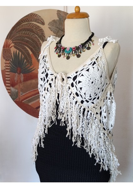 Hippybutik Kadın Tığ Işi Asimetrik Püskül Detaylı Krem/ekru Yelek