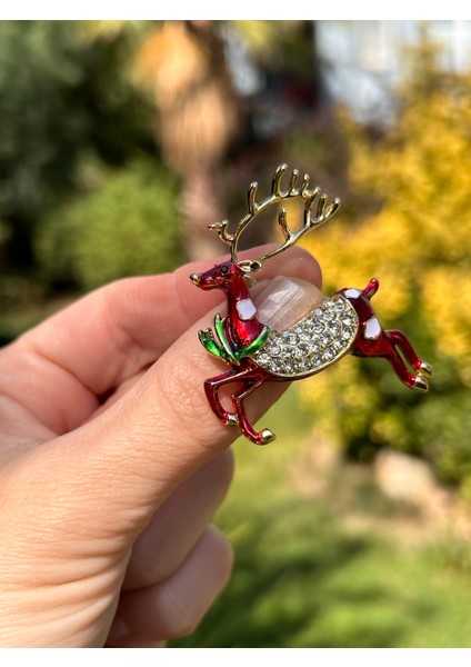 Bym 9005 Yaka Iğnesi Broş Yılbaşı Kırmızı Geyik Kararmaz Gold Kaplamalı Kadın Aksesuar