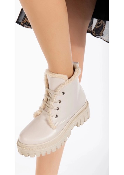 Kadın Içi Kürklü Bej Fermuarlı Bot modelleri