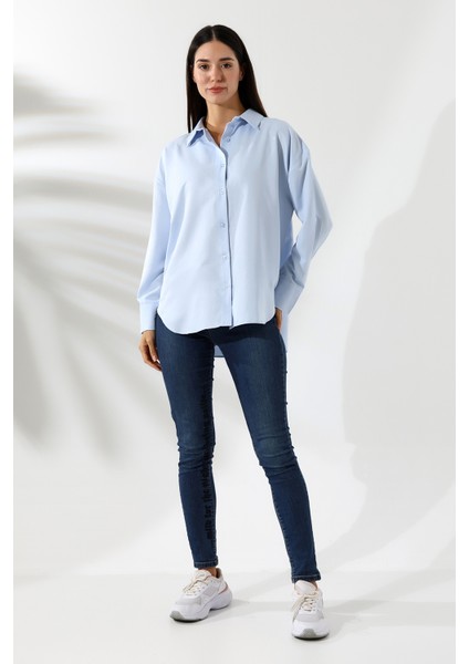 Oversize Mikro Saten Dökümlü Buz Mavisi Kadın Gömlek