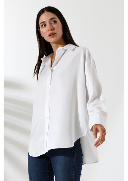 Oversize Mikro Saten Dökümlü Beyaz Kadın Gömlek modelleri