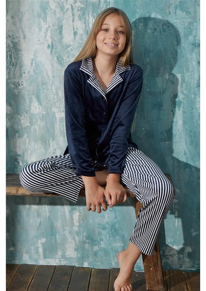 Lacivert Çizgi Desenli Önden Düğmeli Exclusive Kadife Kız Çocuk Pijama Takımı