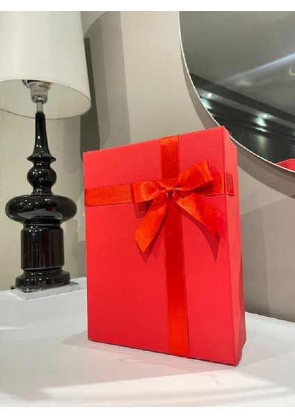 Büyük Boy Tekli Kırmızı Sert Kaliteli Kurdeleli Hediye Kutusu Damat Gelin Bohça Kutusu 35X25X13 cm modelleri