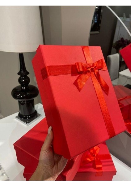 Büyük Boy Tekli Kırmızı Sert Kaliteli Kurdeleli Hediye Kutusu Damat Gelin Bohça Kutusu 35X25X13 cm indirimleri