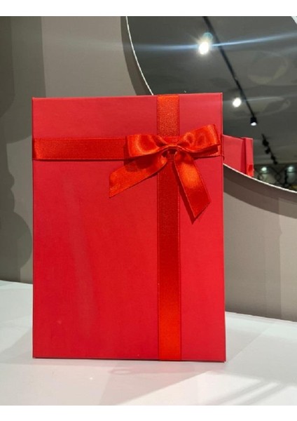 Orta Boy Tekli Kırmızı Sert Kaliteli Kurdeleli Hediye Kutusu Damat Gelin Bohça Kutusu 30X22X10 cm indirimleri