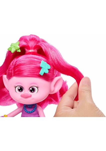 Trolls Band Together Hair-Tastic Queen Poppy HNF25 fırsatları