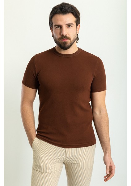 Düz Fındık Rengi Slim Fit Bisiklet Yaka Erkek Triko T-Shirt