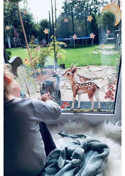 Renkli orman temalı çocuk odası dekor çıkartması, eğlenceli ve şık tasarım. modelleri