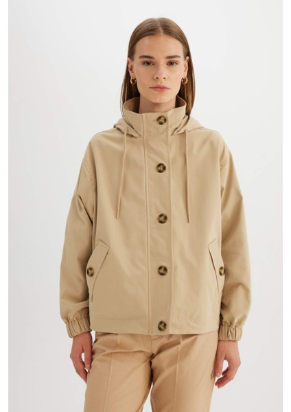 Su Geçirmez Mevsimlik Hafif MontOversize Geniş Kalıp Kapüşonlu Fermuar Düğmeli Cepli A8578AX24AU fırsatları