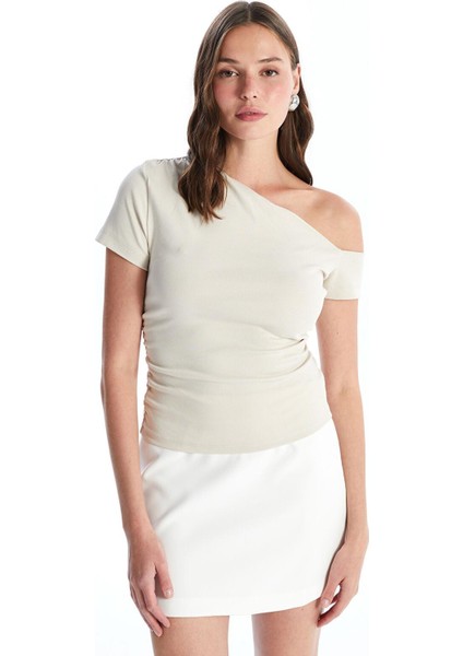 Lcw Vision Açık Bej Kayık Yaka Düz Kısa Kollu Kadın Tişört fiyatları