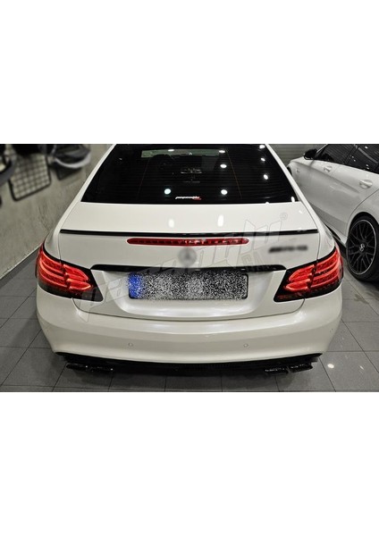 Mercedes W207 E Coupe Uyumlu Pianoblack Spoiler 2010-2016