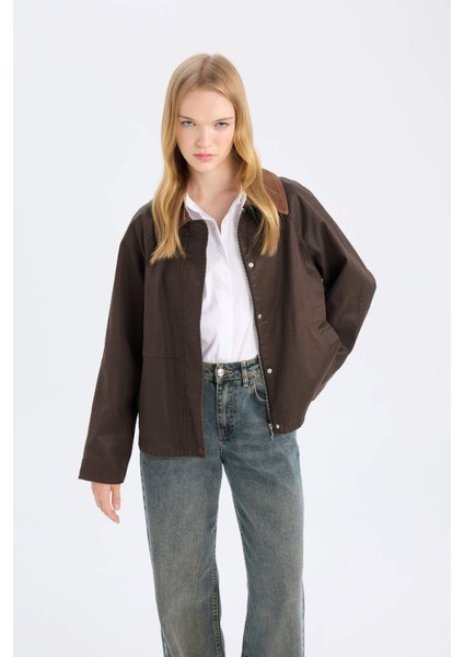 Regular Kalıp İnce Mumlu Kadife Ceket Mont Polo Yaka Çıtçıtlı Cepli Mevsimlik D5766AX24WN modelleri