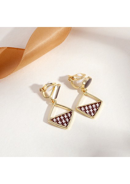 Cacaodelici Olmadan Üçgen Püskül Kulak Klipsi, Üst Düzey Niş Edebi Retro Bayan Kulak Asılı Hafif Lüks Yüksek Kaliteli Küpeler (Yurt Dışından)