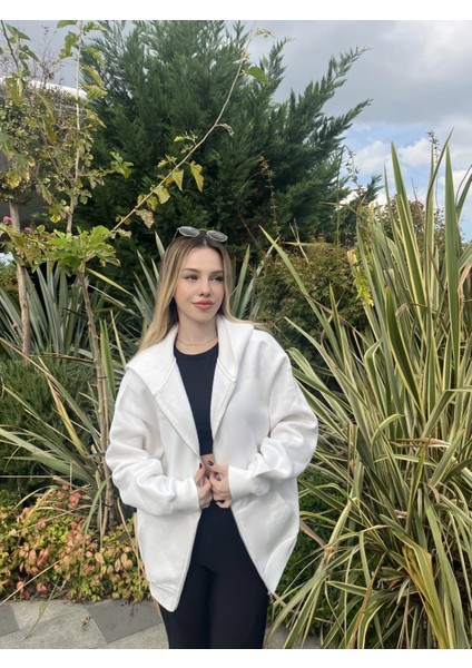 Kadın Beyaz Kapüşonlu Fermuarlı Şardonlu Oversize Sweatshirt HZL24W-ZK146
