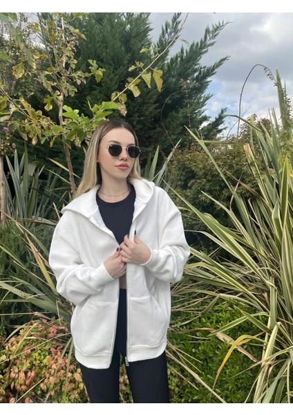 Kadın Beyaz Kapüşonlu Fermuarlı Şardonlu Oversize Sweatshirt HZL24W-ZK146 fırsatları