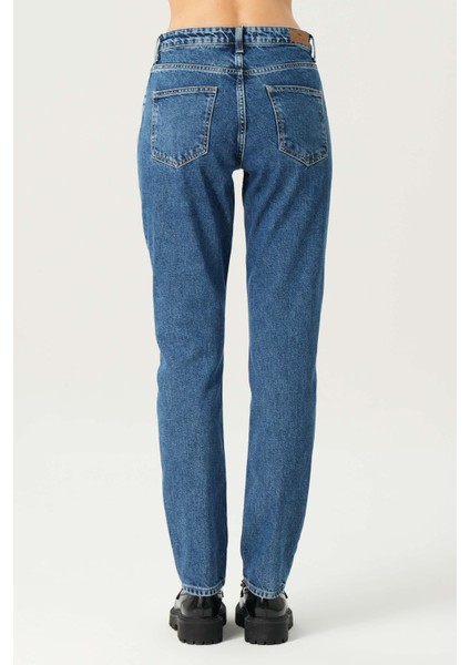Orta Mavi Normal Bel Patı Fermuarlı Slim Fit Jean Pantolon C 4934-014 fırsatları