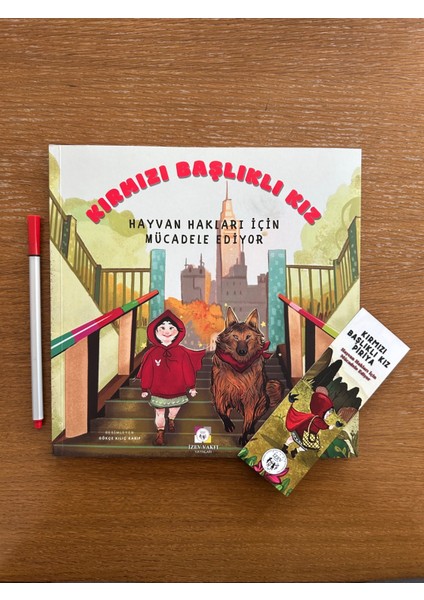 Kırmızı Başlıklı Kız Hayvan Hakları İçin Mücadele Ediyor