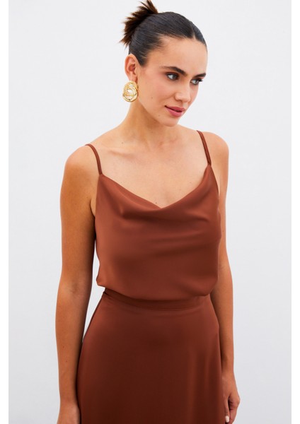 Degaje yaka saten bluz - KAHVE