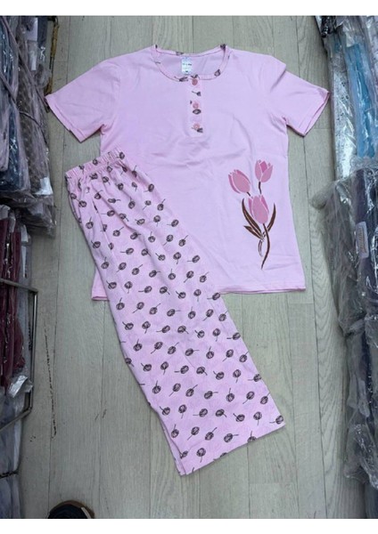 Lale ve Gül Desen Pembe Kapri Pijama Takımı