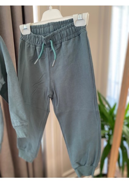 Babyaden Paris Yazılı / Kapşonlu / Cep Detaylı Şardonsuz Ince Mevsimlik Erkek Çocuk Okul Eşofman modelleri