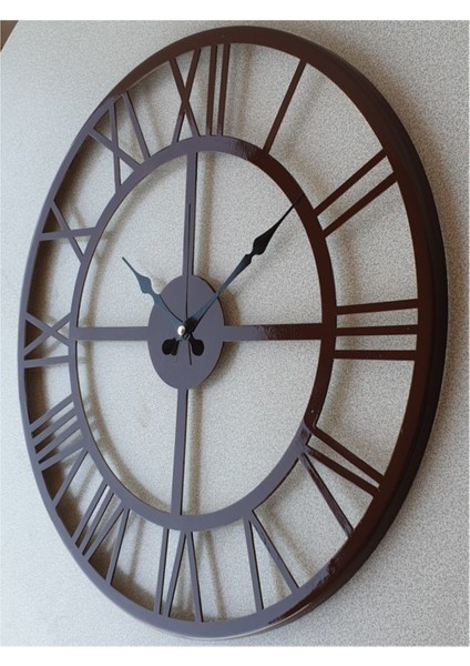 Şık metal duvar saati, modern tasarım, 30x30 cm, beyaz renk, kolay montaj
