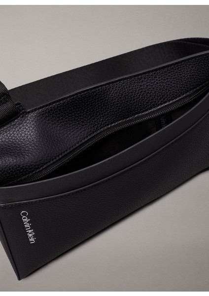 Calvin Klein Siyah Erkek Postacı Çantası Ck Must Slıng Bag