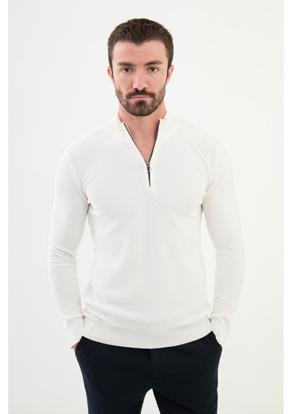 Dokulu Ekru Slim Fit Fermuarlı Yarım Balıkçı Yaka Erkek Triko Kazak