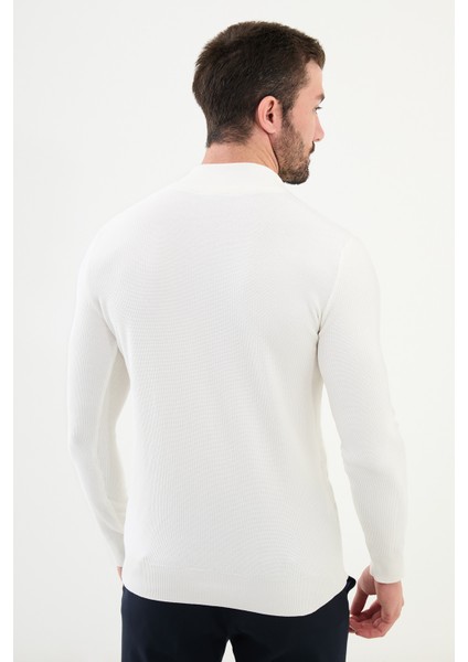 Dokulu Ekru Slim Fit Fermuarlı Yarım Balıkçı Yaka Erkek Triko Kazak