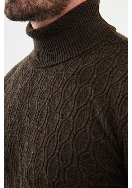 Desenli Kahverengi Slim Fit Tam Balıkçı Yaka Erkek Triko Kazak