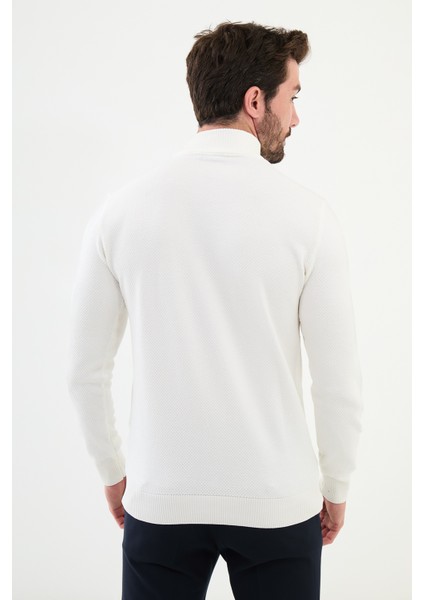 Dokulu Ekru Slim Fit Yarım Balıkçı Yaka Erkek Triko Kazak