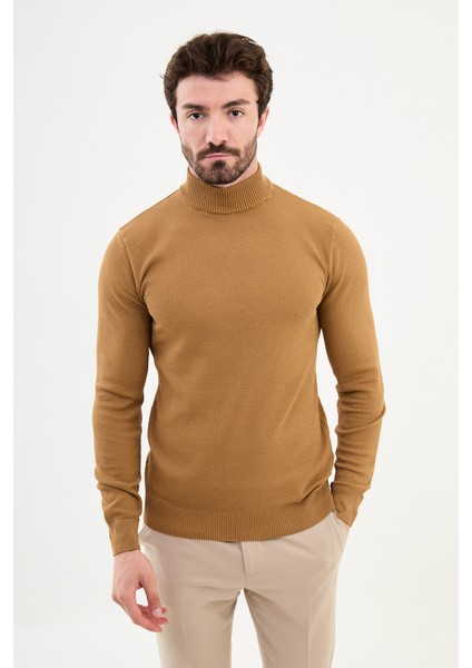 Dokulu Kamel Rengi Slim Fit Yarım Balıkçı Yaka Erkek Triko Kazak