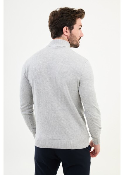 Dokulu Açık Gri Slim Fit Yarım Balıkçı Yaka Erkek Triko Kazak