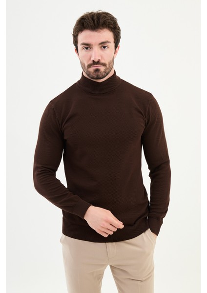 Dokulu Kahverengi Slim Fit Yarım Balıkçı Yaka Erkek Triko Kazak