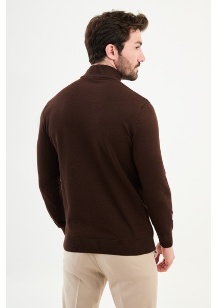Dokulu Kahverengi Slim Fit Yarım Balıkçı Yaka Erkek Triko Kazak modelleri