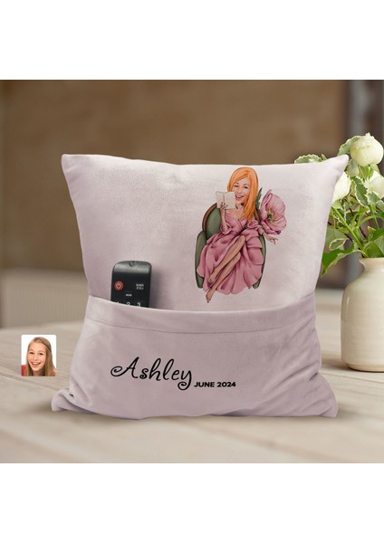 Kişiye Özel Kadın Karikatür Tasarımlı Organizer Kumanda ve Atıştırmalık Cepli Pembe Kırlent YASTIK-103 Arkadaşa , Cepli Yastık