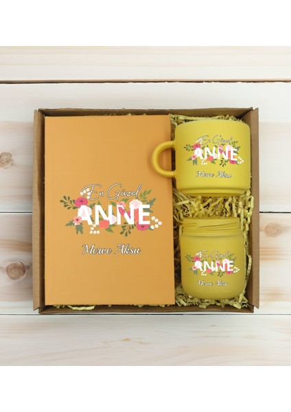 Kişiye Özel Isimli Dtf Anne Temalı Sarı Defter & Kahve Fincanı & Mum Hediye Seti-1, Anneye Hediye, Anneler Günü Hediyesi