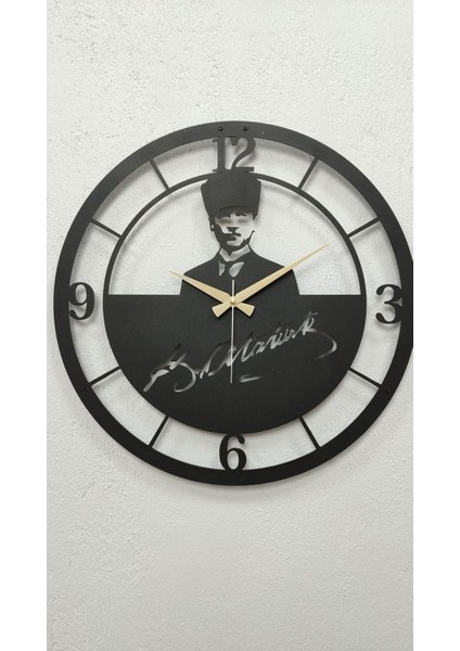 Kalpaklı Atatürk Imzalı Dekoratif Metal Duvar Saati 60 x 60 cm Siyah