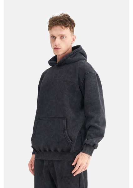 Erkek Oversize Şardonlu 3 Iplik Kapüşonlu, Efektli Yıkamalı, Nakışlı Sweatshirt