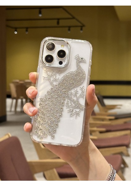 iPhone 15 Pro Max Uyumlu Taşlı Tavuskuşu Desenli Şeffaf Kılıf