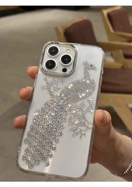 iPhone 15 Pro Max Uyumlu Taşlı Tavuskuşu Desenli Şeffaf Kılıf