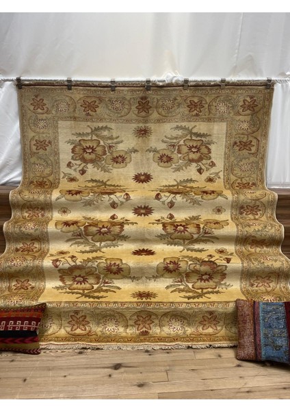 El Dokuma Yerli Uşak Halı - 226 X 261