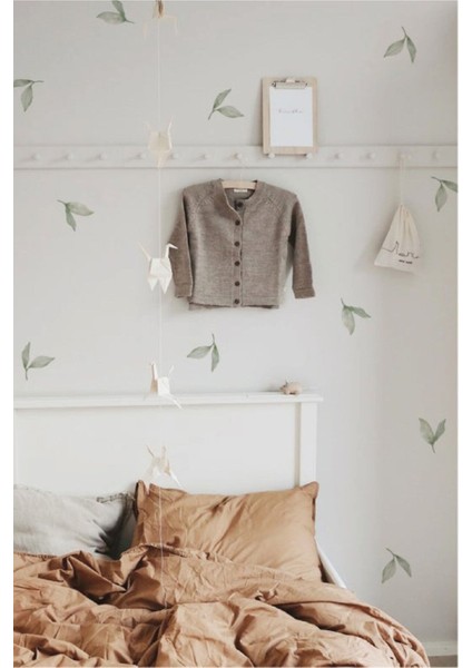 Renkli uçan yapraklar çocuk odası duvar çıkartması, neşeli dekorasyon için ideal