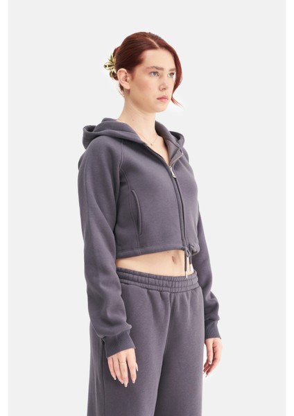 Kadın Fermuarlı Kapüşonlu Crop Sweatshirt modelleri