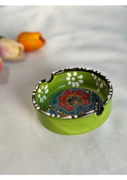 Küçük Fıstık Yeşili Küllük modelleri